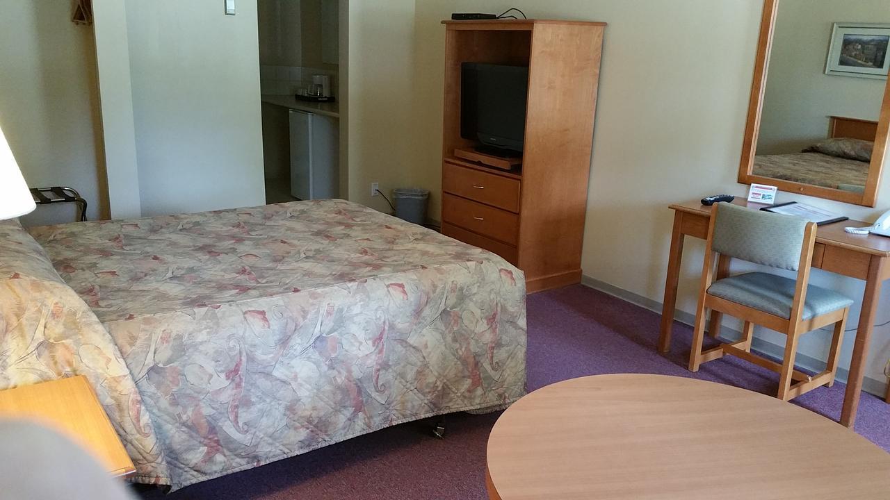 Yellowhead Motel Valemount Dış mekan fotoğraf