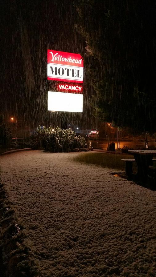 Yellowhead Motel Valemount Dış mekan fotoğraf